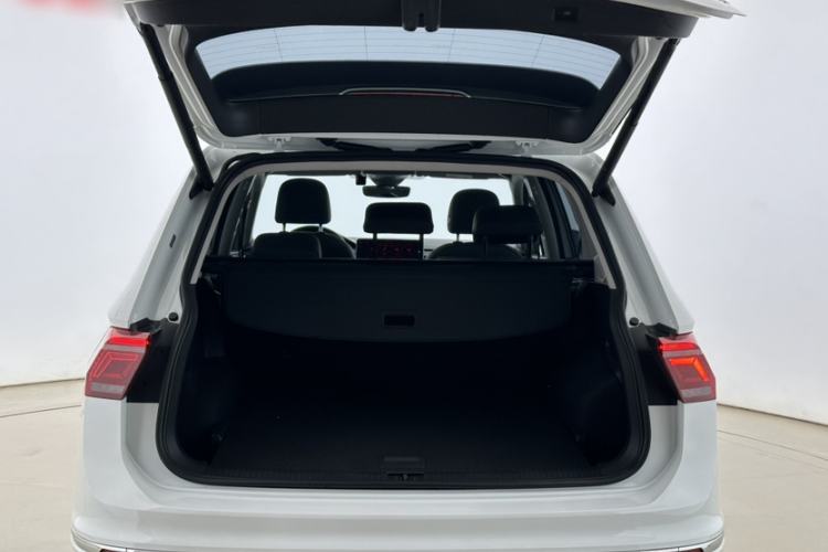 Used Volkswagen Tiguan L 2023 330TSI Automatic Two-Wheel Drive R-Line Enjoyment Edition
