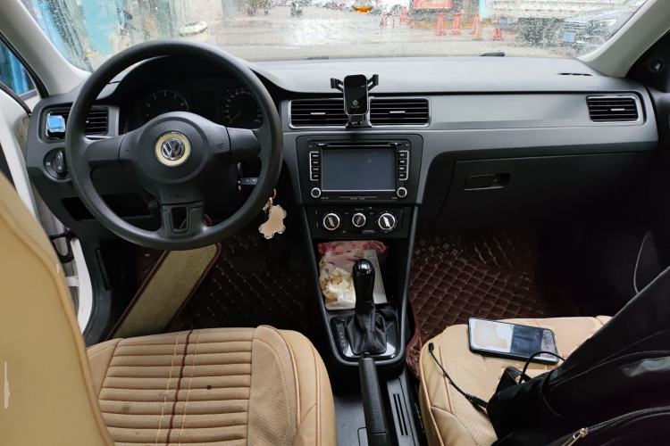 Used Volkswagen Santana 2015 1.6L Automatic Fashion Edition Center Console