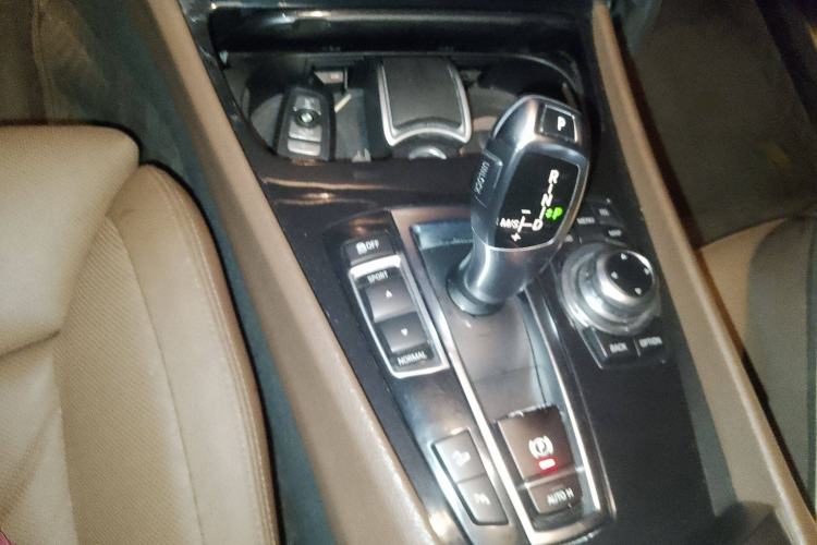 Used BMW 5 Series GT 2011 535i xDrive Luxury Edition Gear Lever