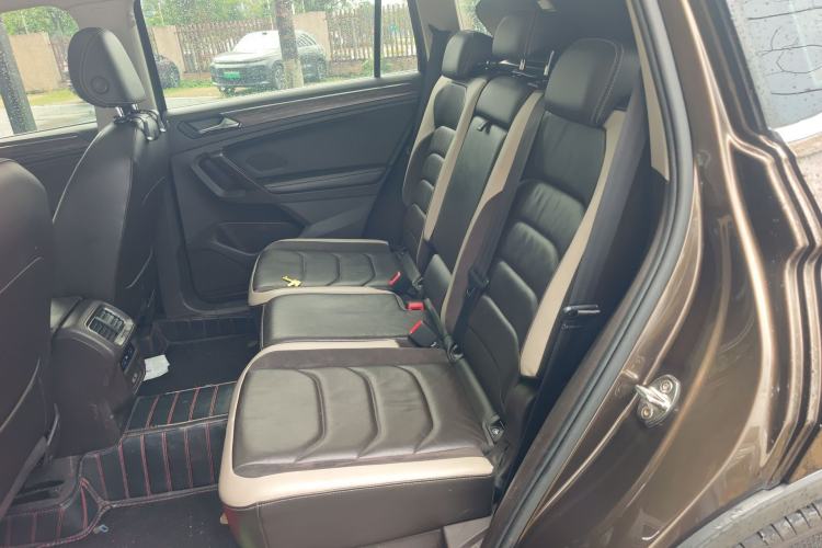 Used Volkswagen Tiguan L 2018 330TSI Automatic Two-Wheel Drive Luxury Edition Left Rear Seat