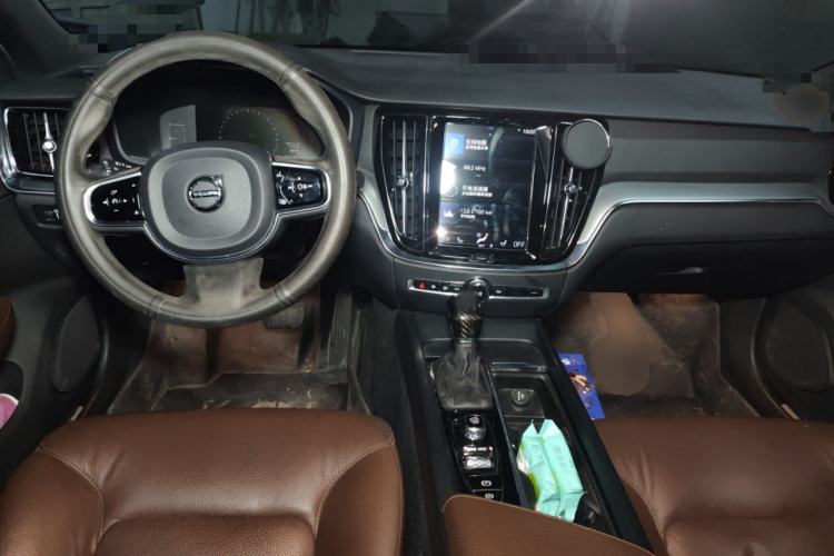 Used Volvo S60 2021 T4 Zhiyi Luxury Edition Center Console