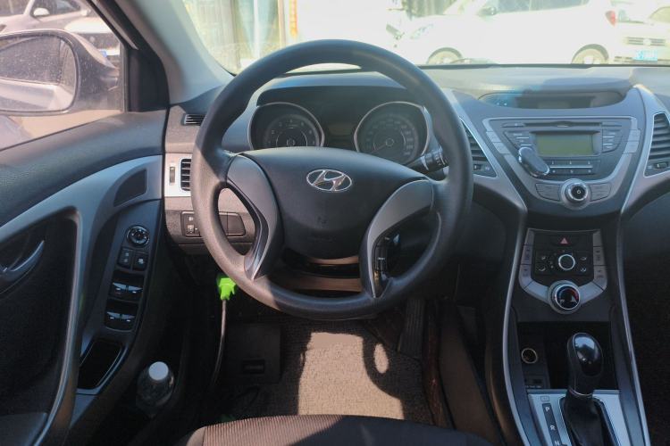 Used Hyundai Elantra (5th Generation / Langdong) 2015 1.6L Automatic Fashion Model Steering Wheel