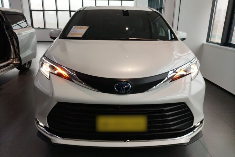 Used Toyota SIENNA 2023 2.5L Hybrid Comfort Edition Front