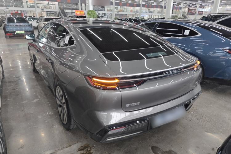 Used Geely Galaxy E8 2024 665 km Range Rear-Drive Starship Long-Range Version