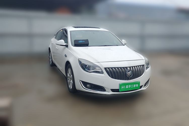 Used Buick Regal 2015 2.0L Leading Fashion Edition Front Right 45 Deg