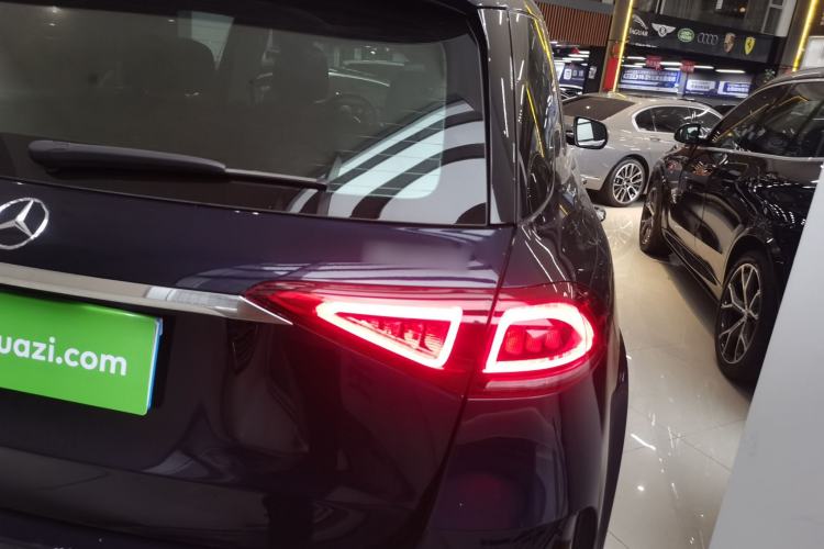 Used Mercedes-Benz GLE 2022 Refreshed GLE 450 4MATIC Luxury Edition Rear Right 45 Deg