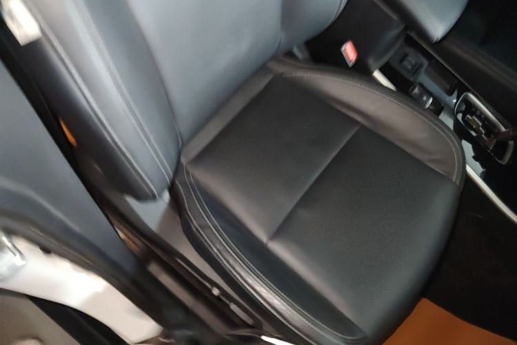 Used Mitsubishi Outlander 2019 2.0L Two-Wheel Drive Comfort Edition 7-Seater China VI Standard Right Front Seat