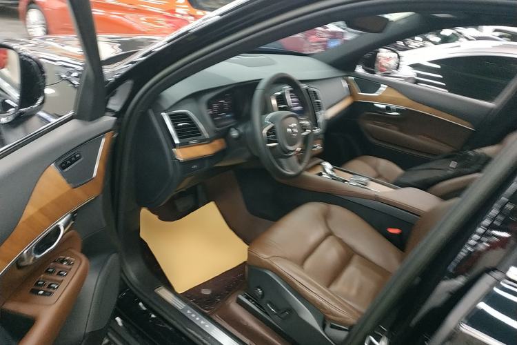 Used Volvo XC90 2023 B5 SmartDrive Luxury Edition 5 Seats Left Front Seat