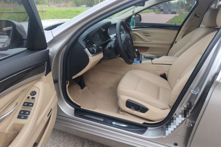 Used BMW 5 Series 2014 525Li Leading Model
