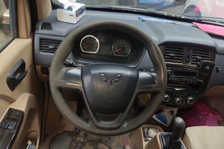 Used Wuling Rongguang 2014 1.2L S Standard Model