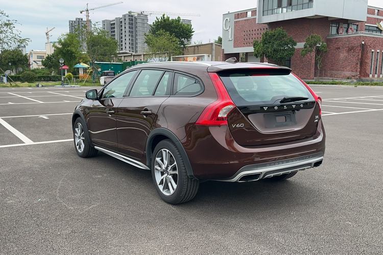 Used Volvo V60 2016 Cross Country T6 AWD
