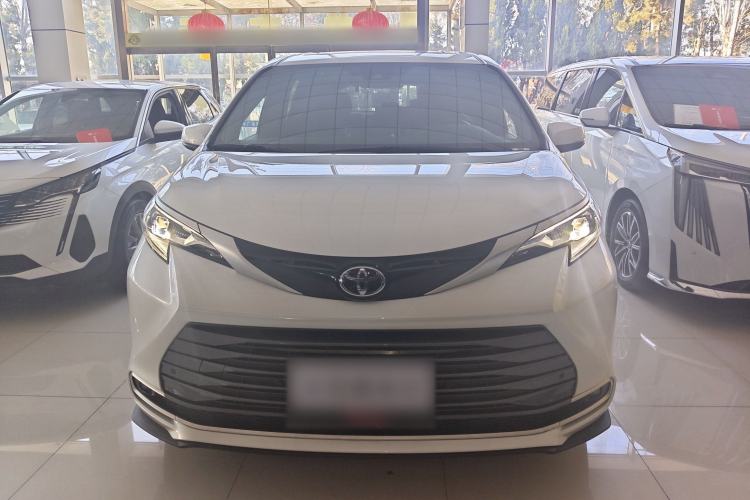 Used Toyota SIENNA 2024 2.5L Hybrid Luxury Edition Front