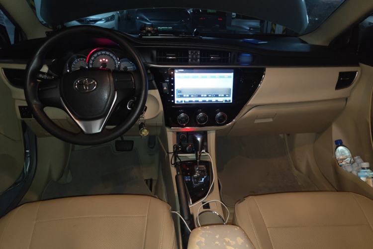 Used Toyota Corolla 2014 1.6L CVT GL Center Console