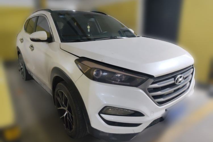 Used Hyundai Tucson 2015 1.6T Dual-Clutch Two-Wheel-Drive Smart Model Front Right 45 Deg