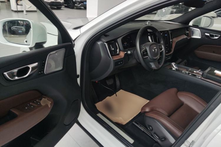 Used Volvo XC60 New Energy 2024 T8 Plug-in Hybrid Long-Range All-Wheel Drive Smart Luxury Edition Driver Seat