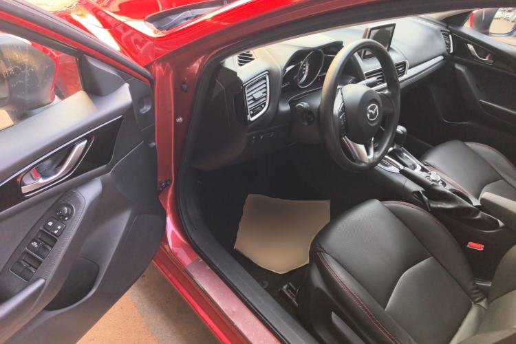 Used Mazda 3 Axela 2016 Sedan 1.5L Automatic Luxury Model
