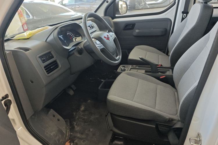 Used Wuling Yangguang 2025 Model 400km Bus Edition—Comfort Edition