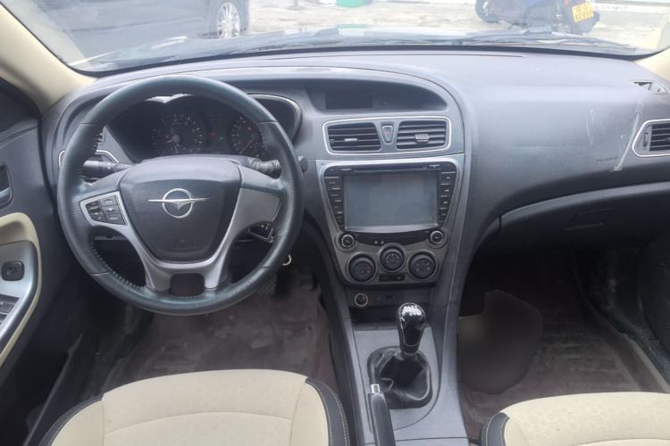 Used Haima Fumei 2014 M5 1.6L Manual Elite Model Center Console