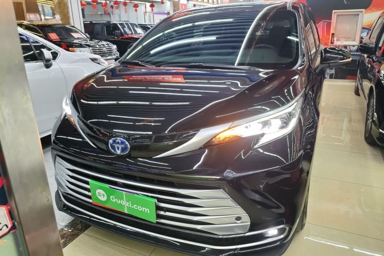 Used Toyota Sienna 2023 2.5L Hybrid Platinum Edition