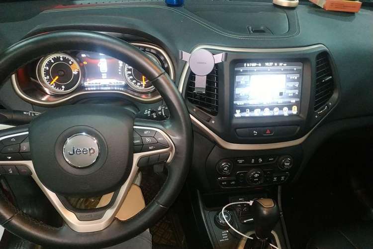 Used Jeep Cherokee 2016 2.4L Professional Smart Version