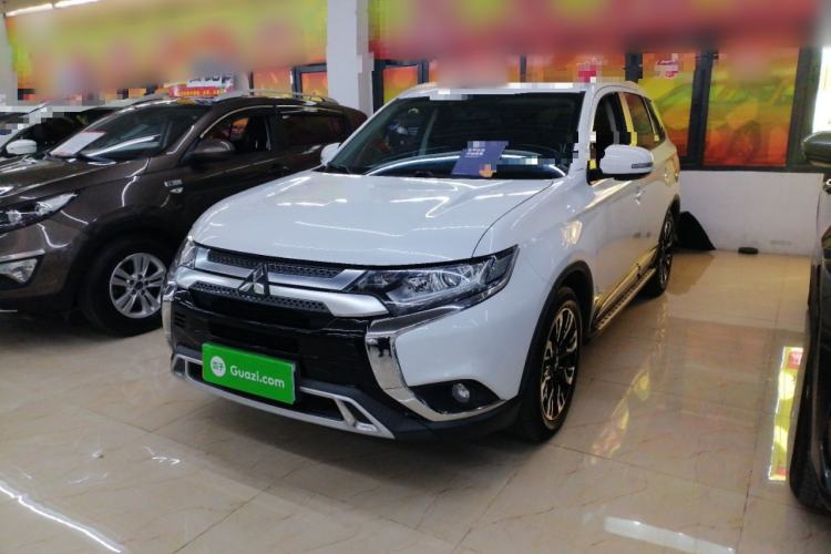 Used Mitsubishi Outlander 2019 2.0L Two-Wheel Drive Comfort Edition 7-Seater China VI Standard