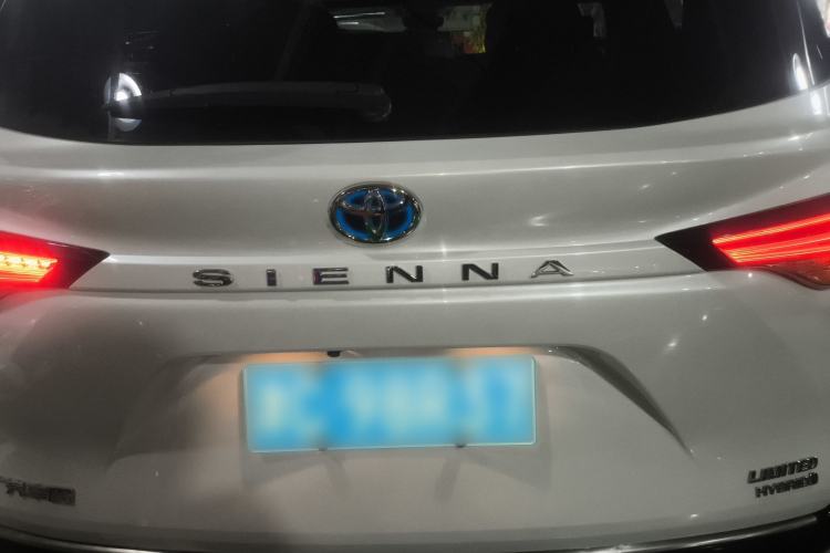 Used Toyota SIENNA 2023 2.5L Hybrid Deluxe Edition Rear