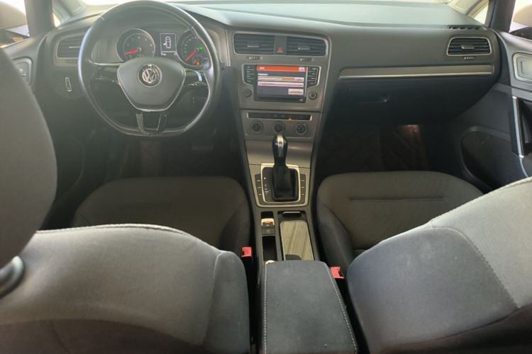 Used Volkswagen Golf 2016 230TSI Automatic Comfort Version
