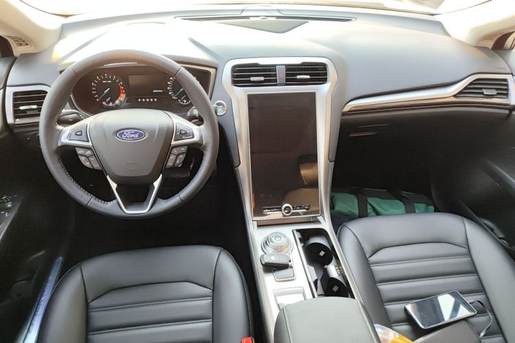 Used Ford Mondeo 2020 EcoBoost 180 Stylish Model Center Console