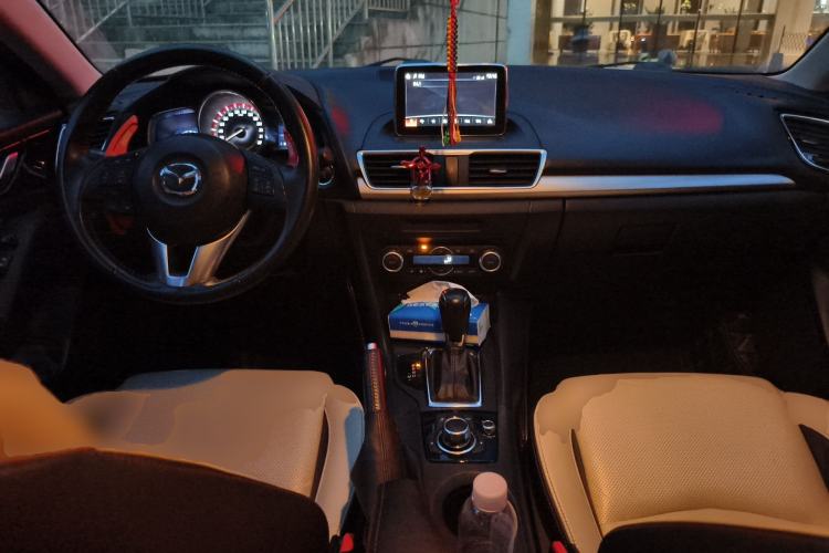 Used Mazda 3 Axela 2014 Sedan 2.0L Automatic Sport Model