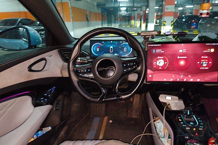 Used BYD Seal 2022 550 km Standard Range Rear-Wheel Drive Prestige Version Steering Wheel