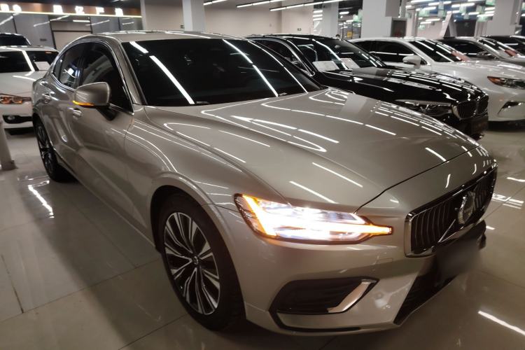 Used Volvo S60 2023 B4 Zhiyuan Luxury Edition
