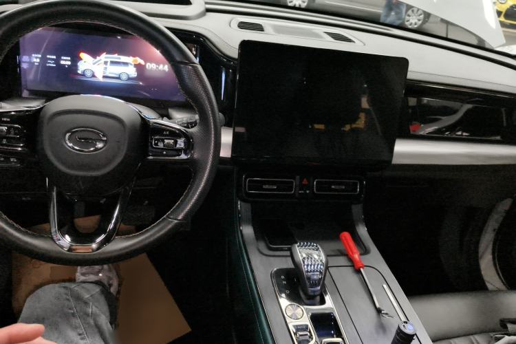 Used GAC Trumpchi GS8 2022 Dual-Engine Series 2.0TM Two-Wheel Drive Prestige Edition (7 Seats) Center Console