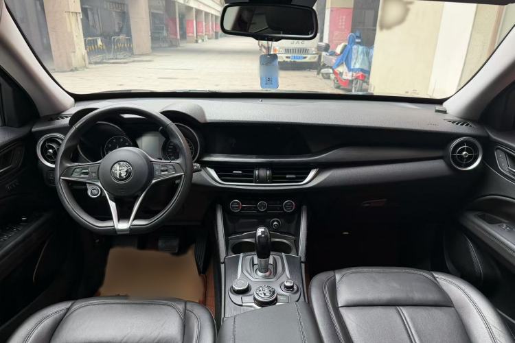 Used Alfa Romeo Stelvio 2017 2.0T 200HP Elite Edition Interior 2