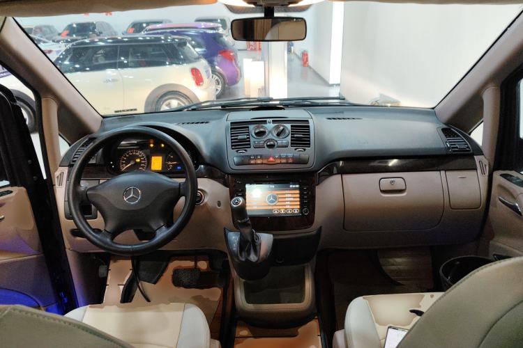 Used Mercedes-Benz Vito 2011 2.5L 7-seater executive version