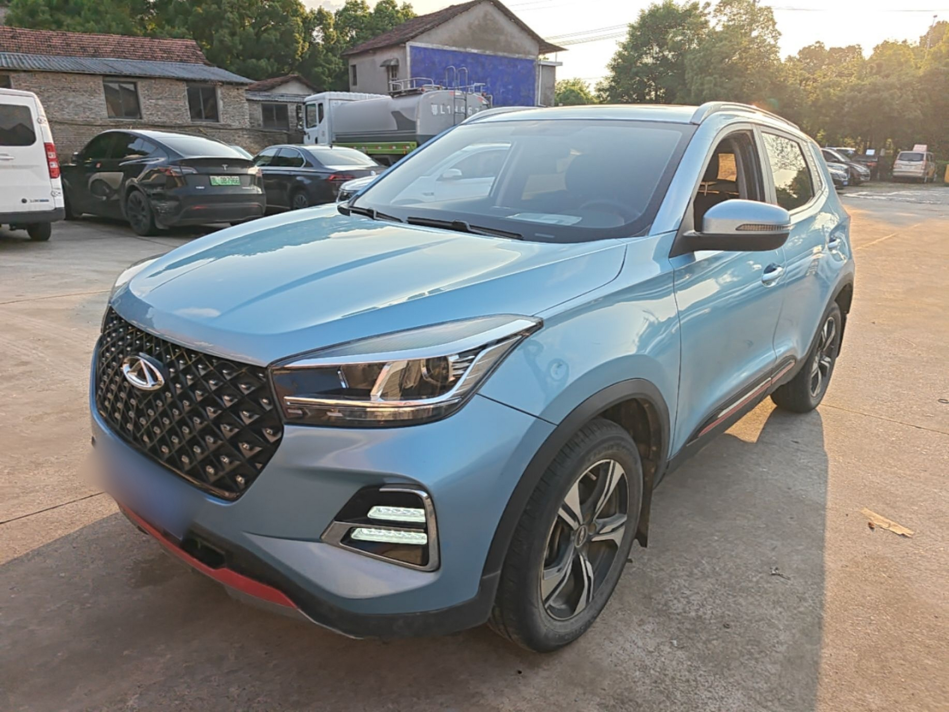 Под передней частью автомобиля