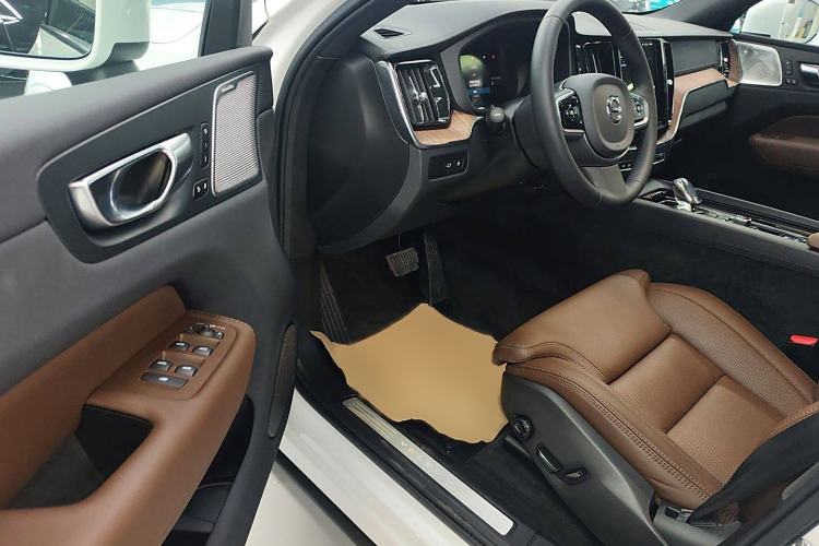 Used Volvo XC60 New Energy 2025 Plug-in Hybrid Long-Range All-Wheel Drive Smart Luxury Edition
