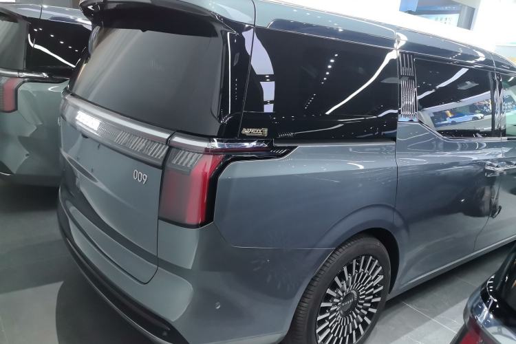 Used Zeekr 009 2024 Six-Seat Executive Version 4WD 108 kWh