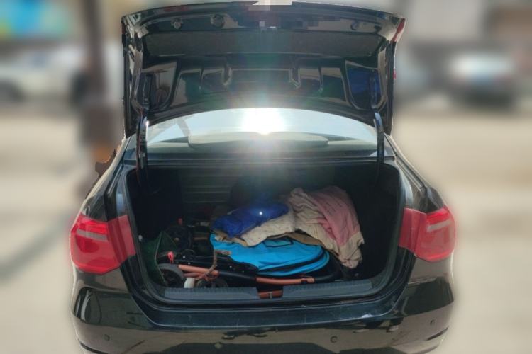 Used Volkswagen Jetta 2013 1.6L Manual Fashion Edition Trunk