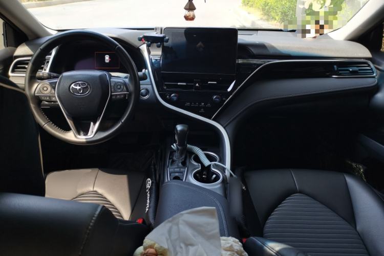 Used Toyota Camry 2023 2.5S Knight Edition Center Console