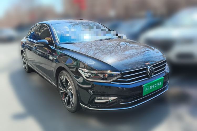 Used Volkswagen Magotan 2021 330TSI DSG 30th Anniversary Edition Front Right 45 Deg