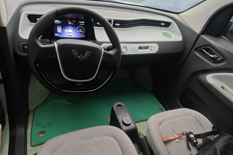 Used Wuling Hongguang MINIEV 2021 Macaron Sandwich Model 120 km Lithium NMC
