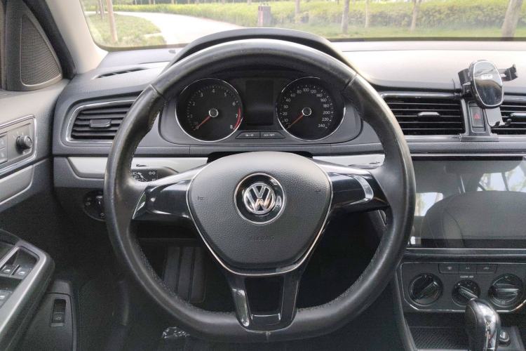Used Volkswagen Lavida 2015 1.6L Automatic Comfort Edition Interior 5