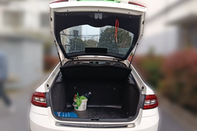 Used Skoda Octavia 2020 TSI230 DSG SmartDrive Luxury Edition Trunk