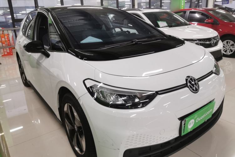 Used Volkswagen ID.3 2025 Revised Version Smart Edition Outstanding Grade Front Right 45 Deg
