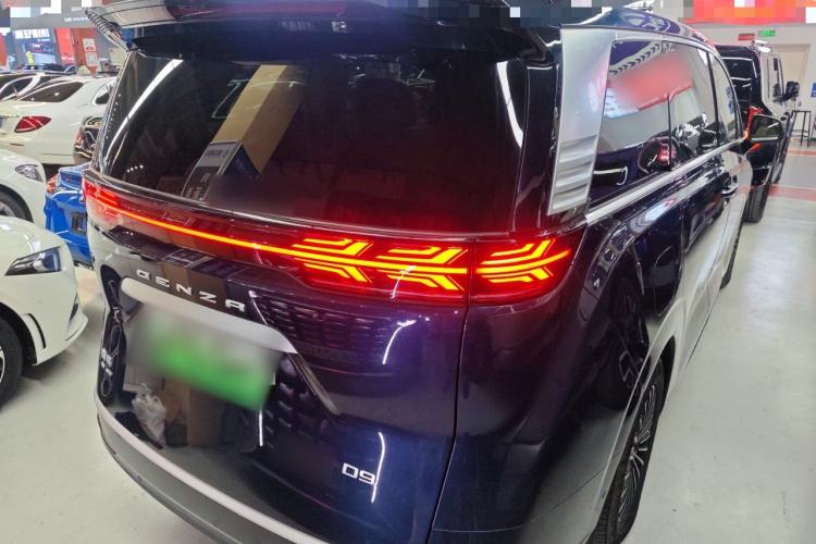 Used Denza D9 2022 EV 600 Four-Wheel Drive Flagship Model
