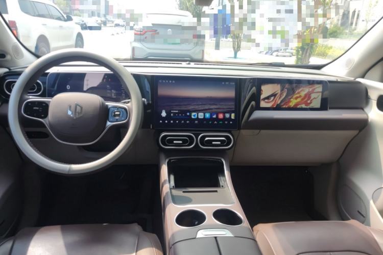 Used Leapmotor C11 2023 Extended-Range 285 Comfort Edition Center Console