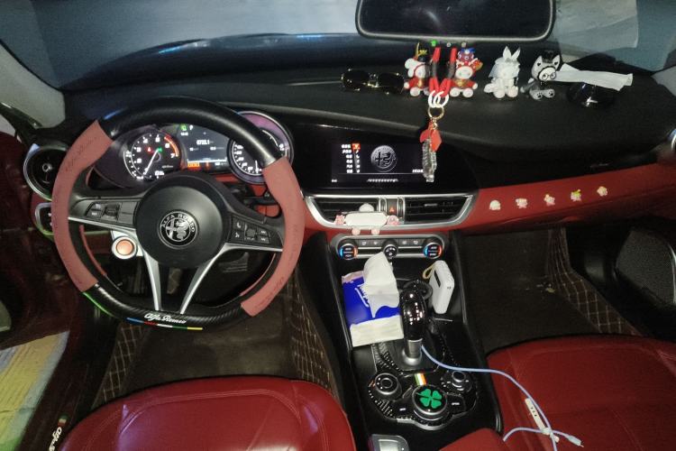 Used Alfa Romeo Giulia 2017 2.0T 200HP Luxury Edition
