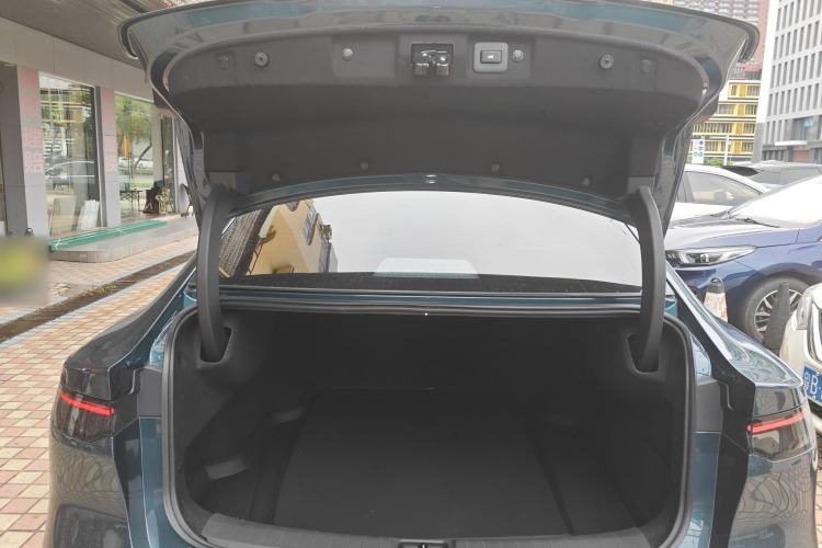 Used Nissan N7 2025 510 Max Trunk