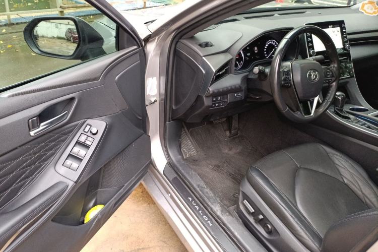 Used Toyota Avalon 2019 Dual-Engine 2.5L XLE Prestige Version China VI Standard