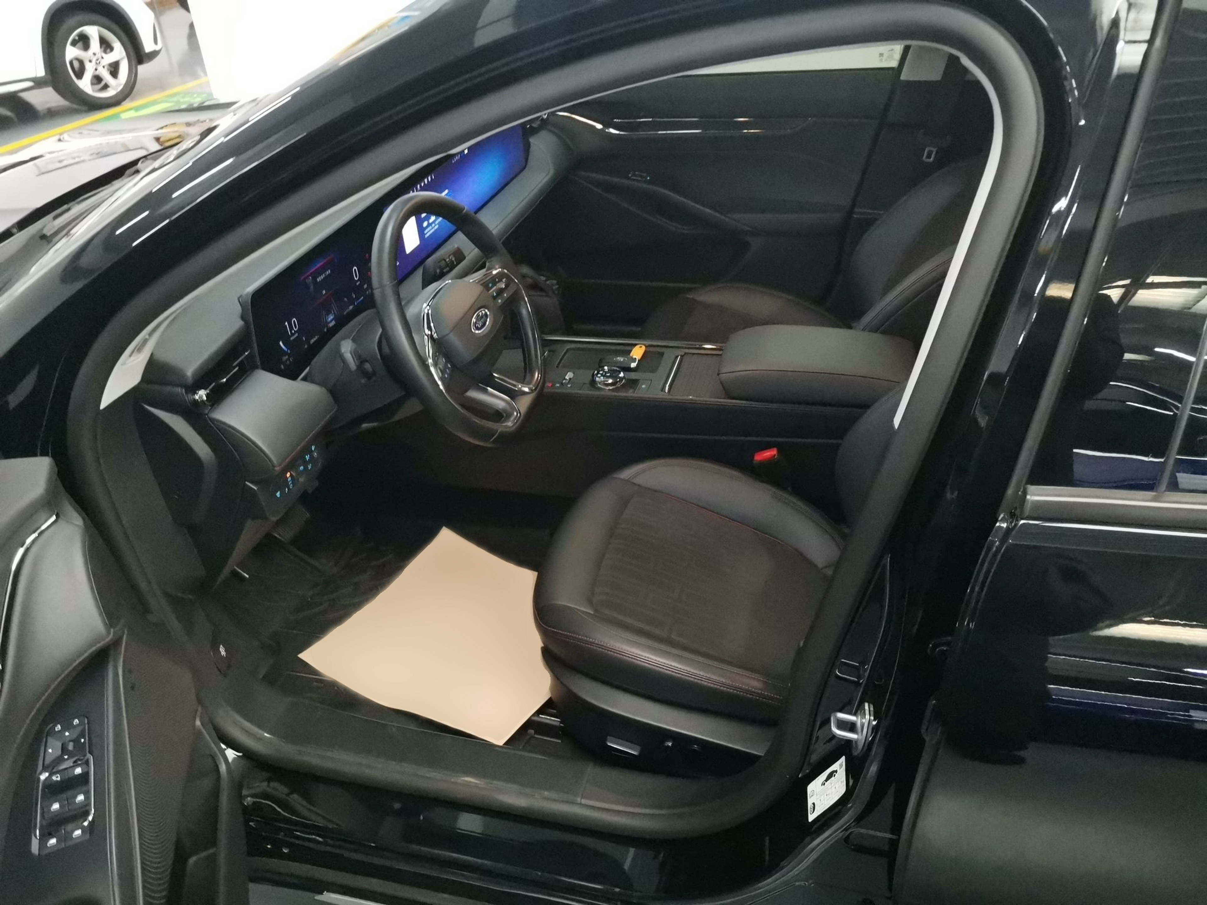 Переднее сиденье в автомобиле